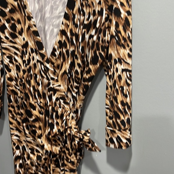 Women’s size 12 Animal print short suit - Picture 3 of 5